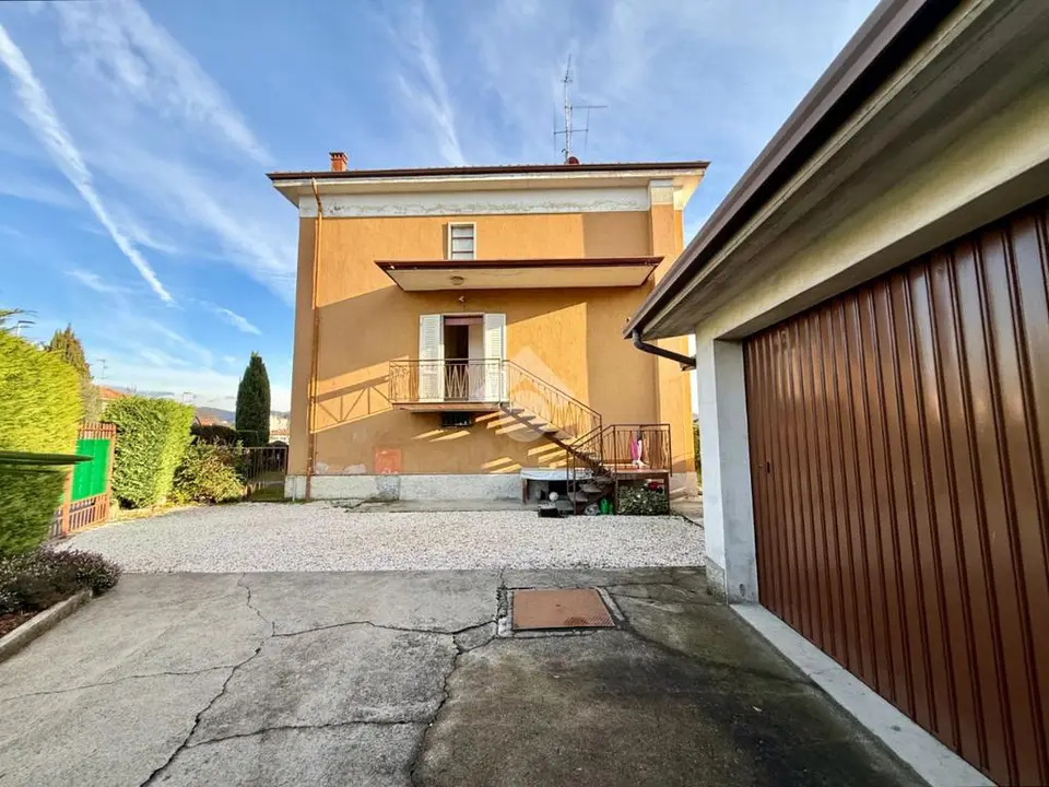 Porzione di bifamiliare in vendita a Gorlago