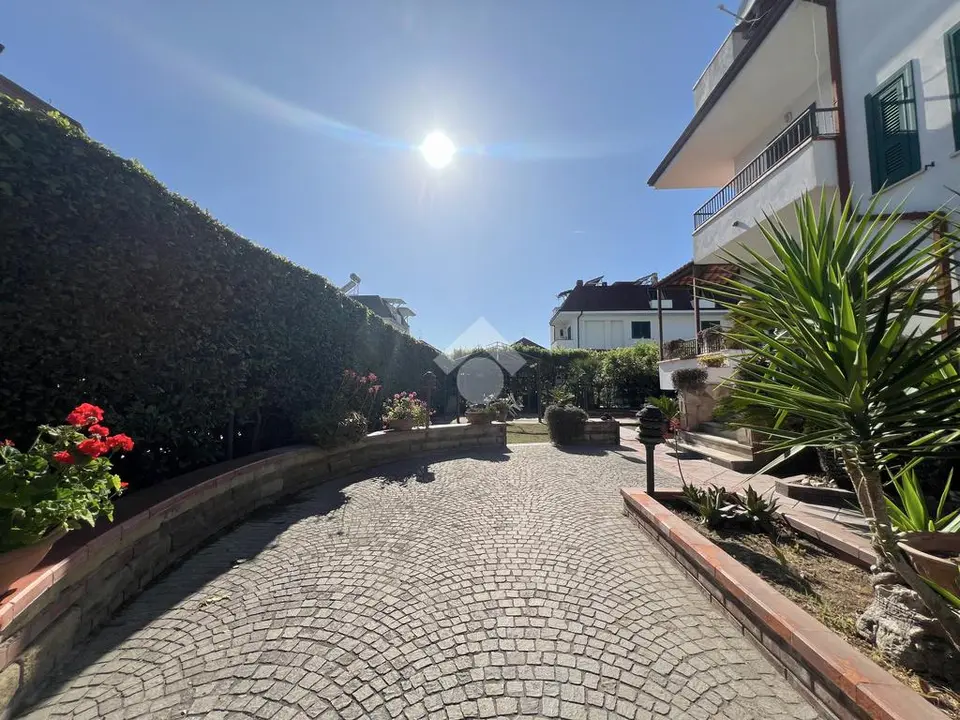 Porzione di bifamiliare in vendita a Giugliano In Campania