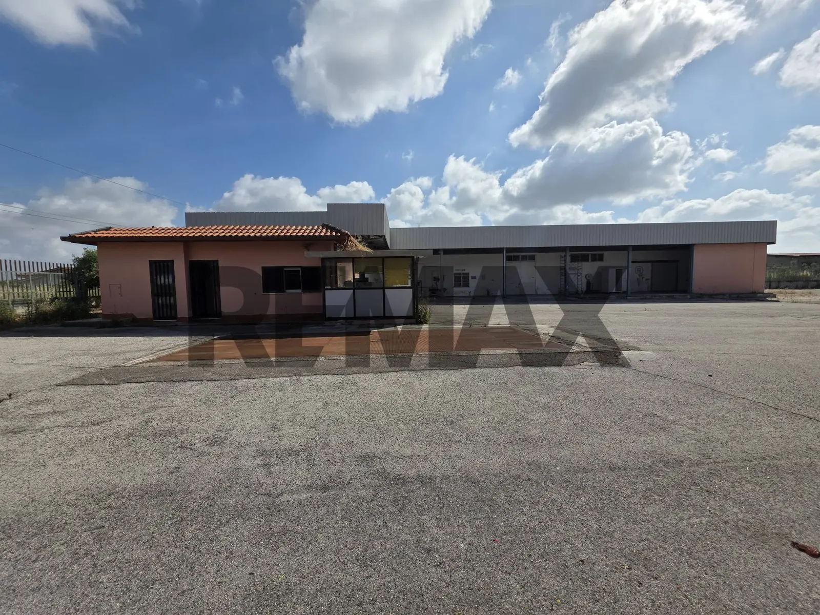 Capannone Industriale in Vendita a Sabaudia
