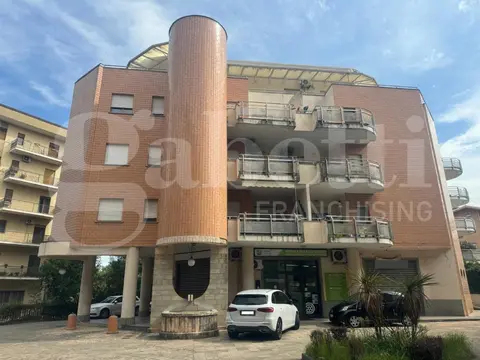 Negozio in Via della Resistenza 184, Rende (CS)