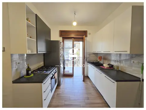 Appartamento in Viale dei Romani, Salerno (SA)