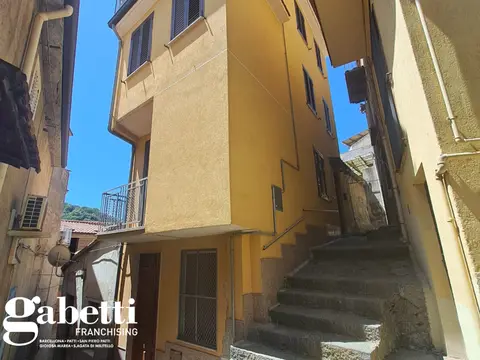 Casa Indipendente in Via Giambattisto Vico 46, San Piero Patti (ME)