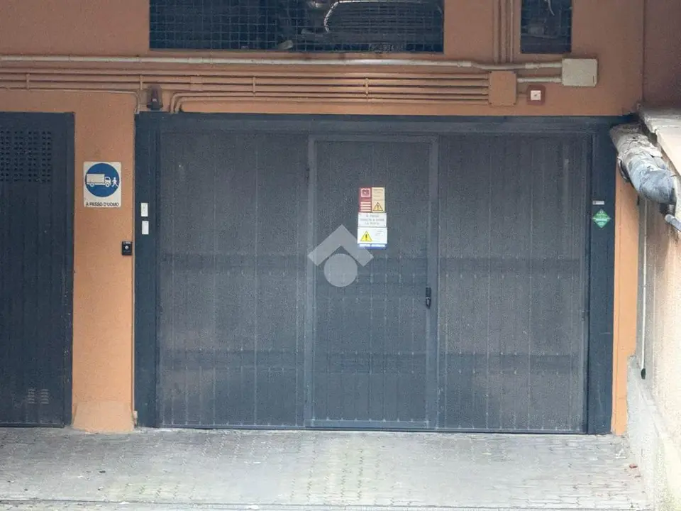 Box / posti auto in vendita a Genova