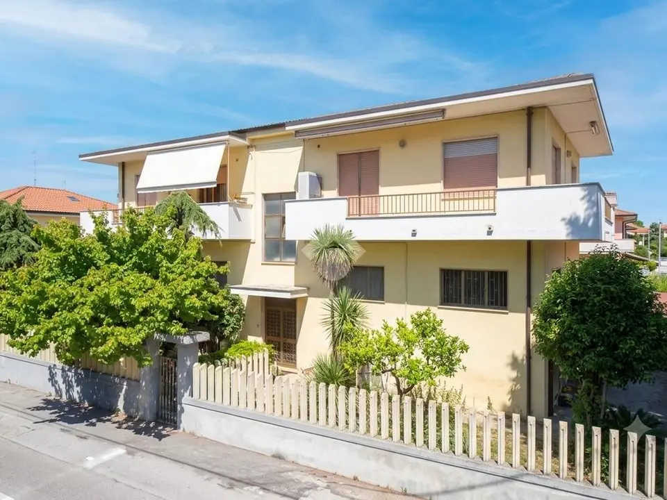 Porzione di bifamiliare in vendita a Montesilvano