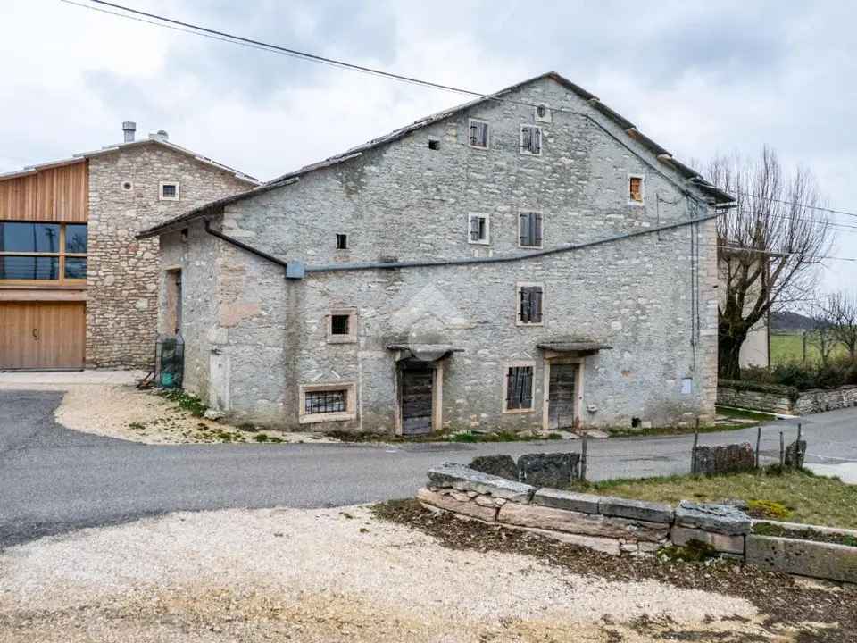 Rustico in vendita a Erbezzo