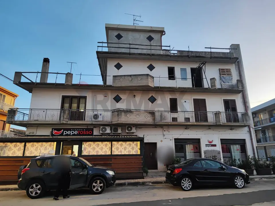 Negozio in Vendita a Floridia