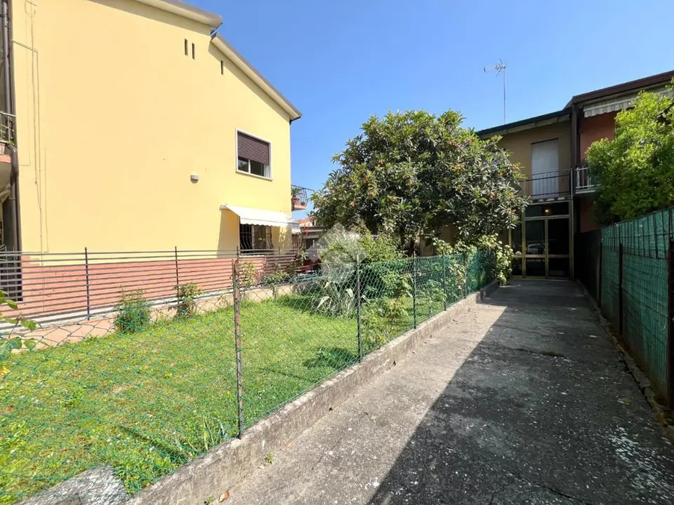 Porzione di bifamiliare in vendita a Ponte San Nicolò