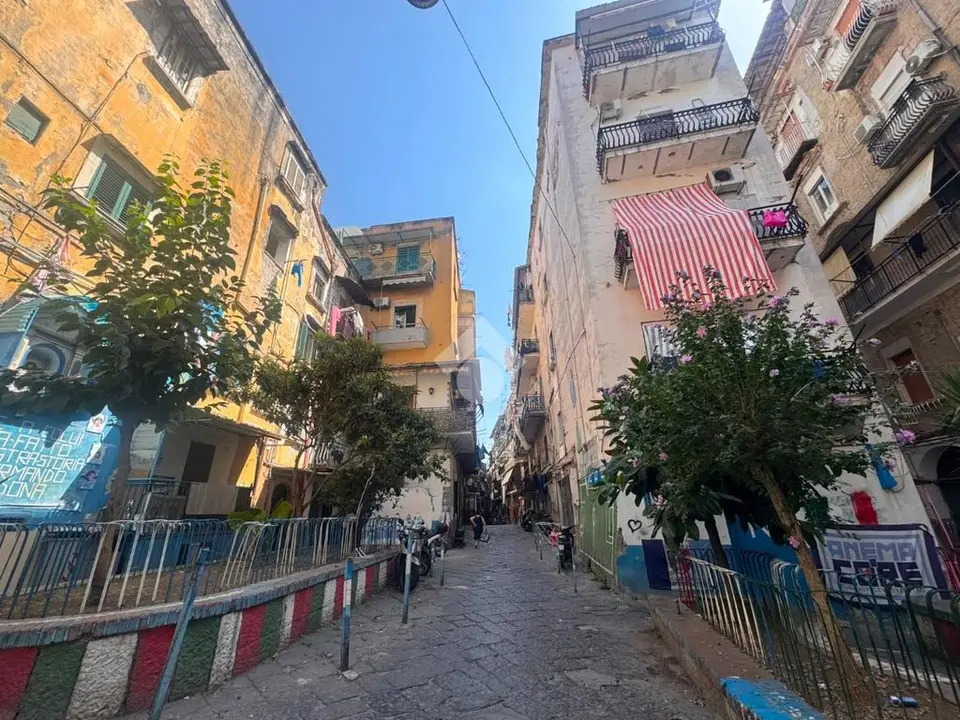 Quadrilocale in vendita a Napoli