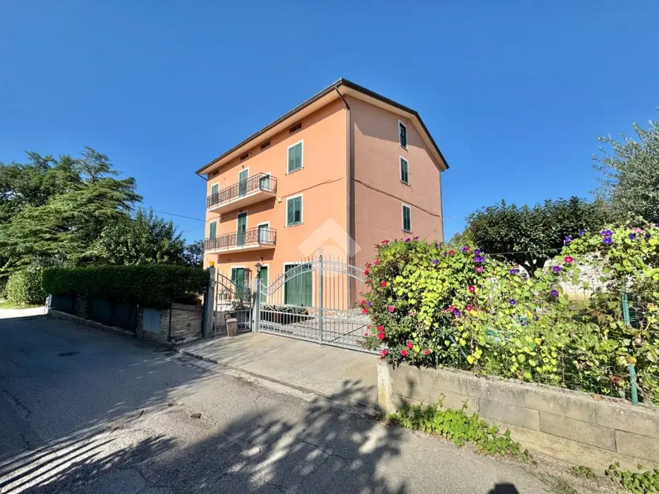 Quadrilocale in vendita a Assisi