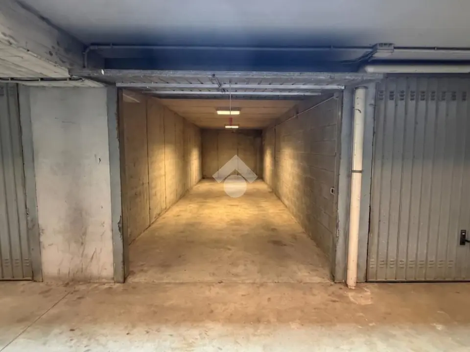 Box / posti auto in vendita a Grezzago