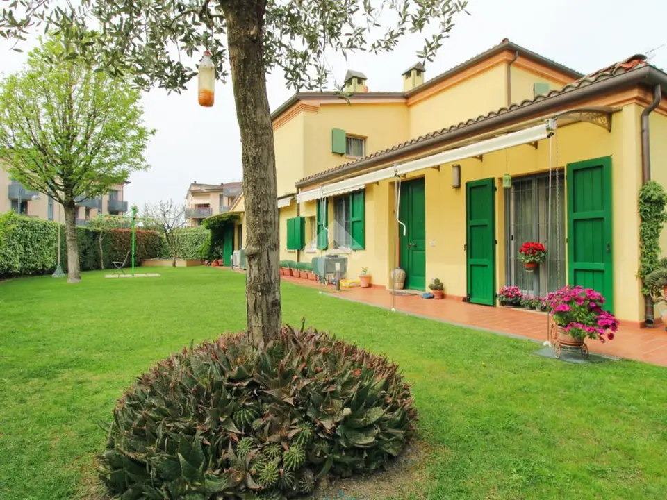Porzione di trifamiliare in vendita a Rimini