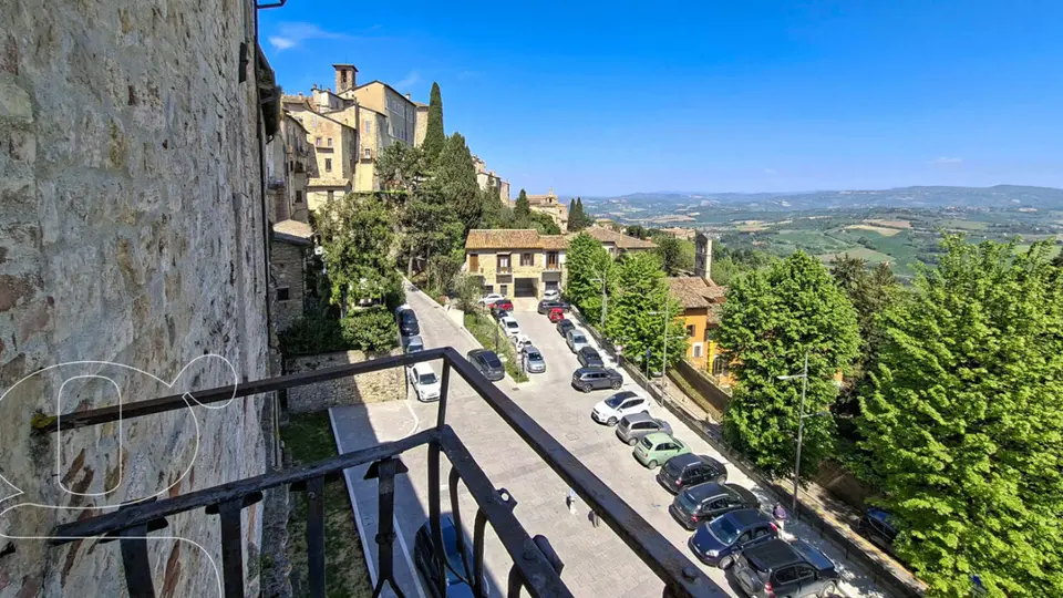 Appartamento in Piazza Marte 2, Todi (PG)