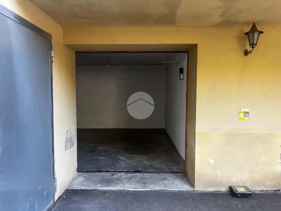 Box / posti auto in vendita a Firenze