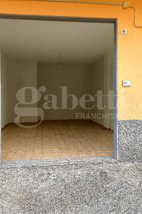 Magazzino in via Ezio Vanoni 9, Eboli (SA)