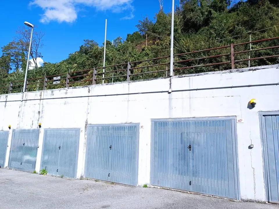 Box / posti auto in vendita a Genova