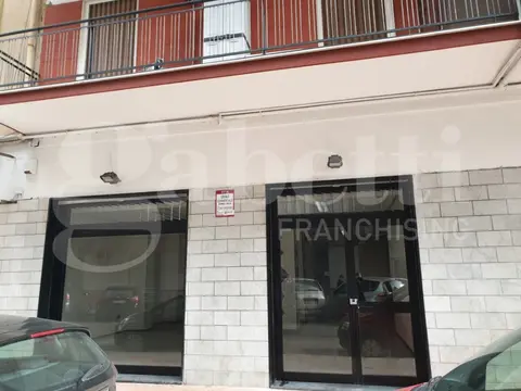 Negozio in Via Emilia  45, Taranto (TA)