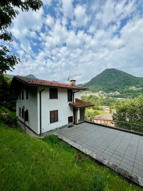 Villa in Località Canaveé 6, Schignano (CO)