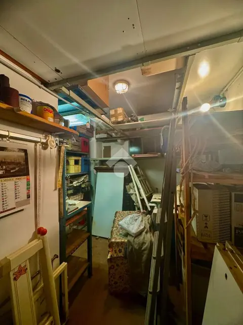 Box / posti auto in vendita a Genova