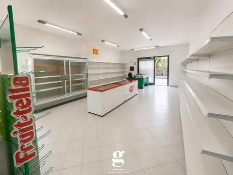 Negozio in Via Grisi 11, Ascea (SA)