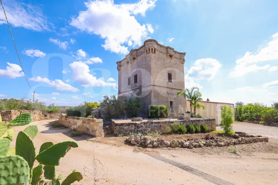 Villa a Ugento (LE) 600 m², 11 locali, 5 bagni
