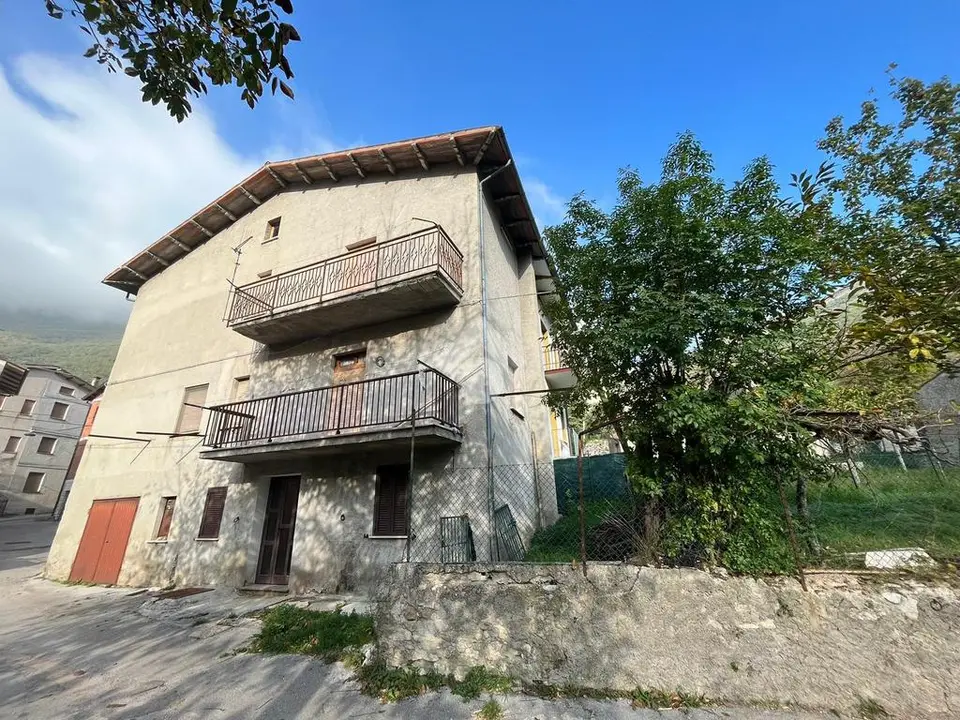 Porzione di bifamiliare in vendita a Scheggia E Pascelupo