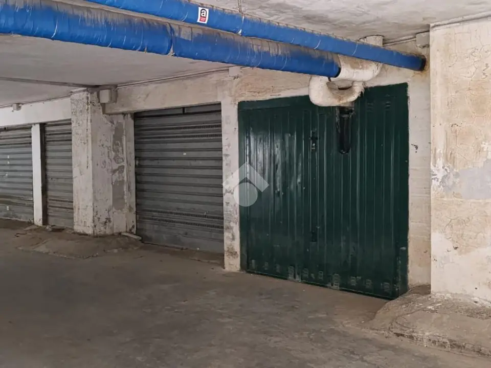 Box / posti auto in vendita a Chiavari