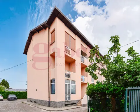 Appartamento in via Montello  ., Cantù (CO)