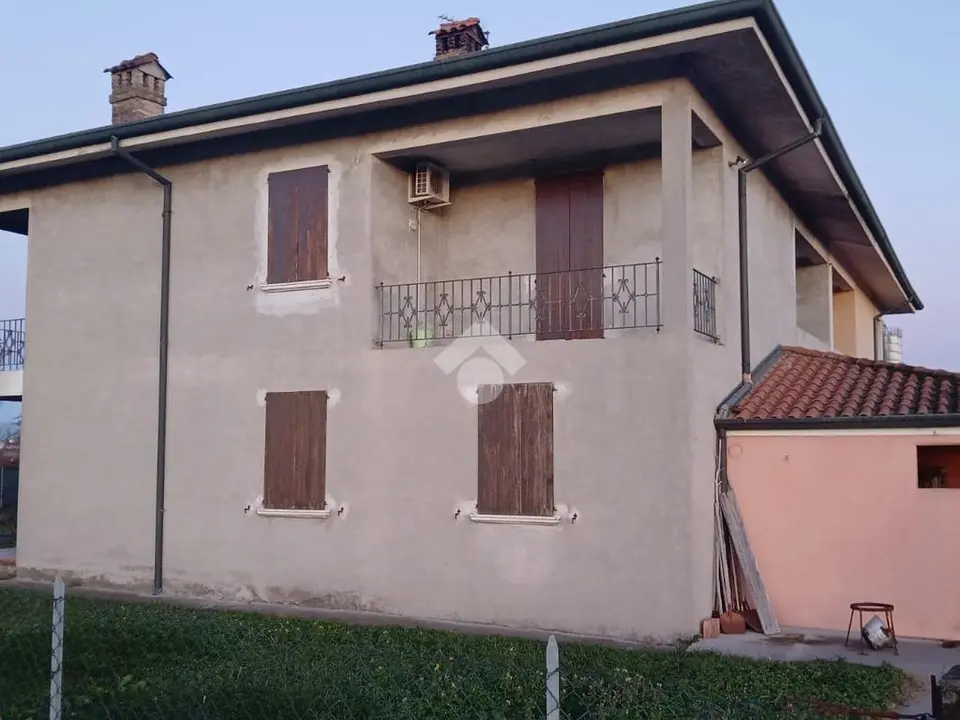 Bifamiliare in vendita a Isorella