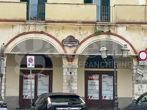 Negozio in Piazza Traniello 25, Gaeta (LT)