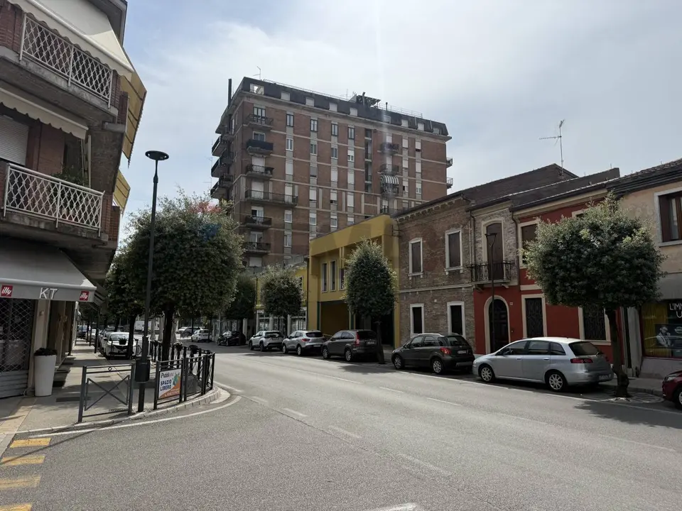 Stabile/Palazzo in Affitto a Bovolone