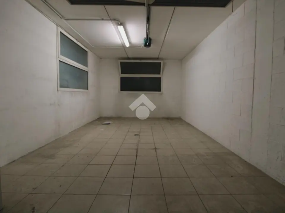 Box / posti auto in vendita a Rimini