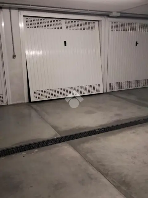 Box / posti auto in vendita a Massanzago