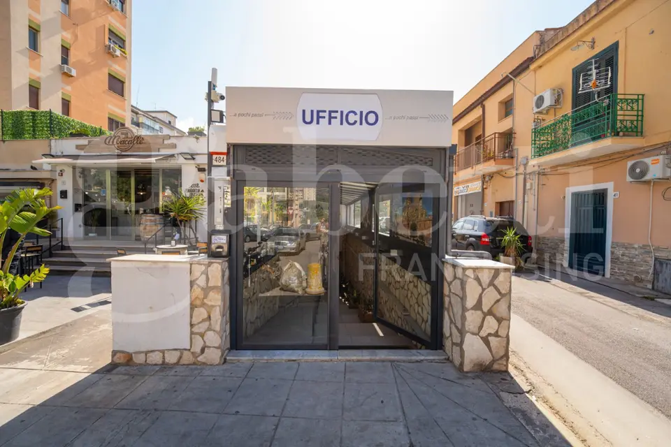 Negozio in Viale Strasburgo  484, Palermo (PA)