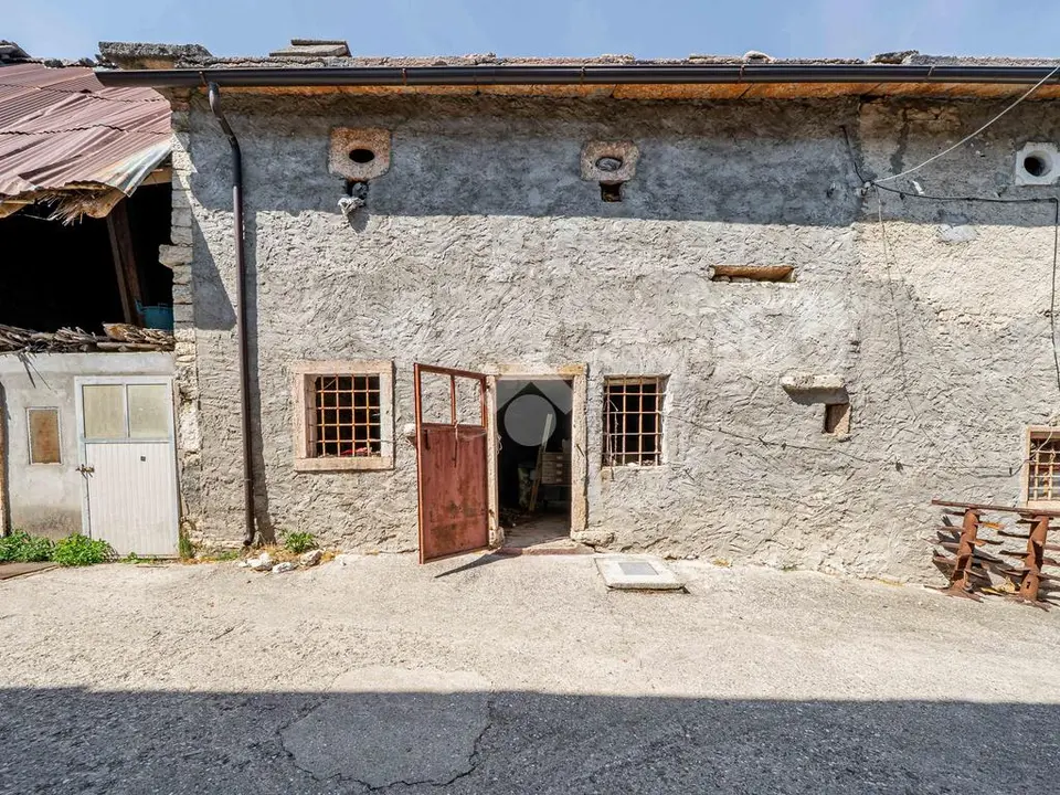 Rustico in vendita a Velo Veronese