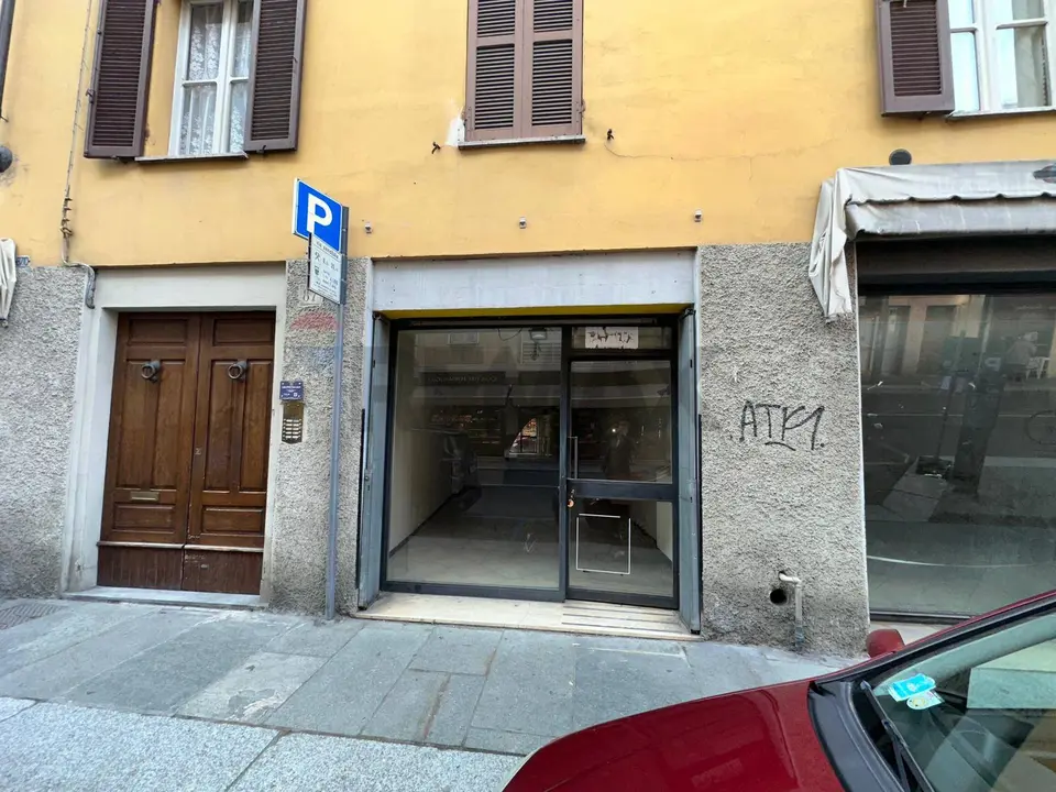 Negozio in Affitto a Parma