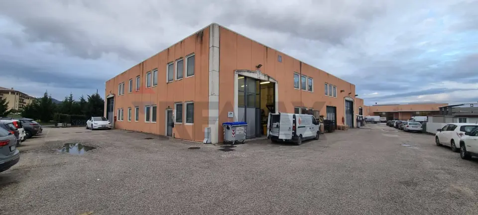 Capannone Industriale in Affitto a Perugia