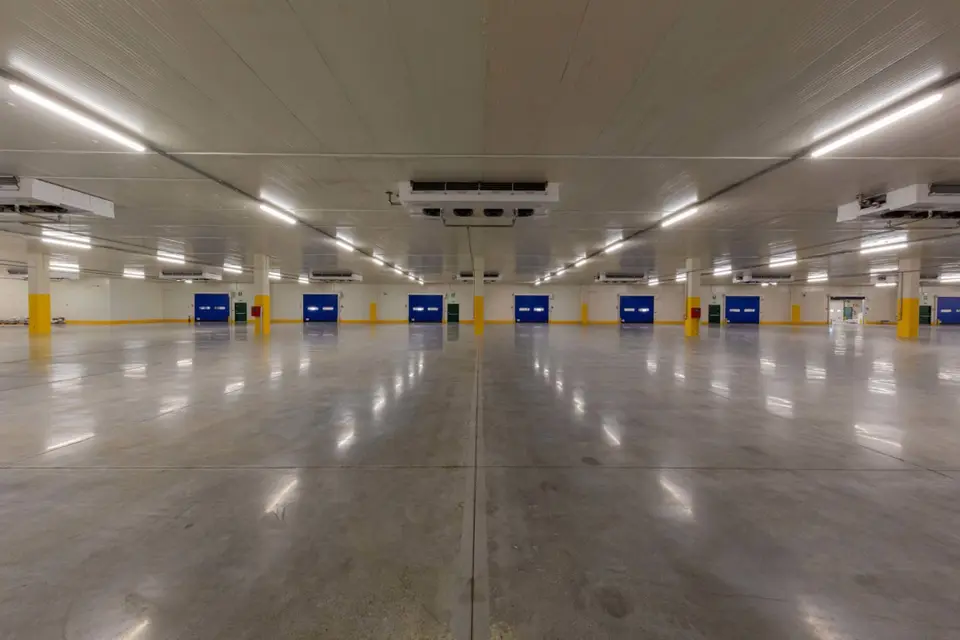 Capannone a San Giuliano Milanese (MI) 15100 m², 10 locali, 10 bagni