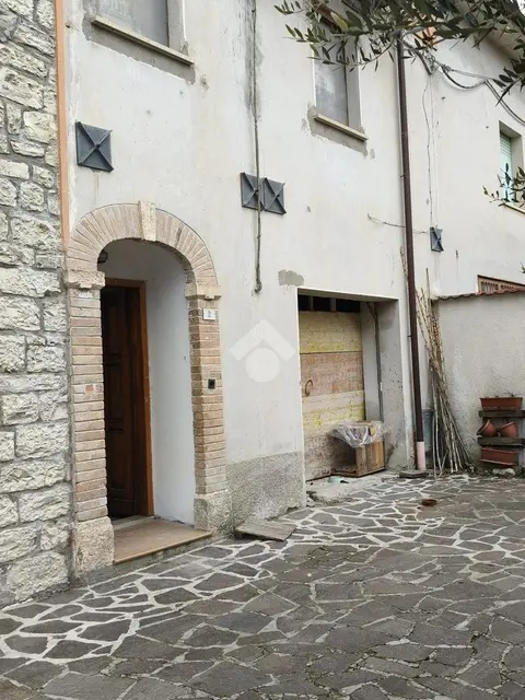 5 locali in vendita a Sigillo