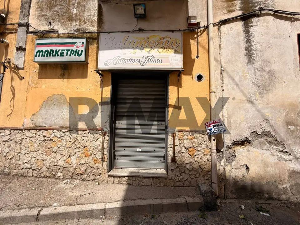 Locale Commerciale in Affitto a Napoli
