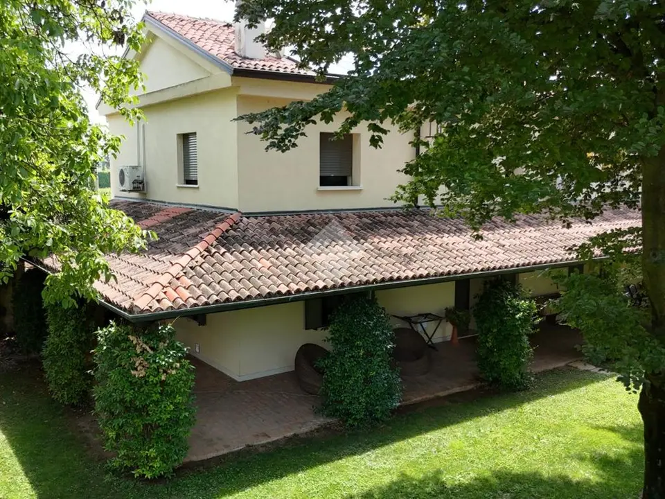 Porzione di bifamiliare in vendita a Oppeano