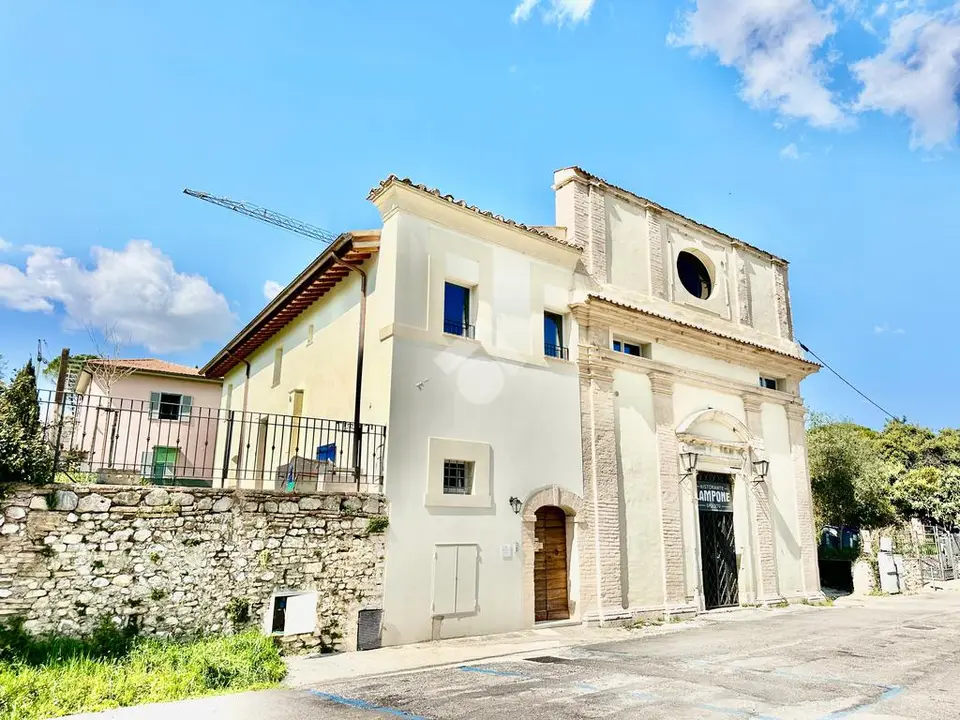 Porzione di bifamiliare in vendita a Spoleto