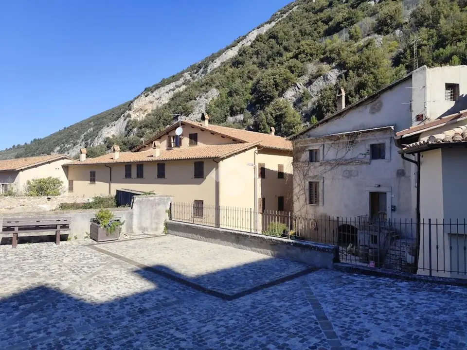 Quadrilocale in vendita a Foligno