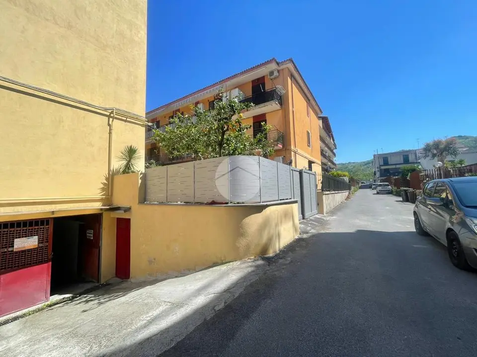 Box / posti auto in vendita a Quarto