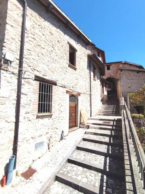 Trilocale in vendita a Vallo Di Nera