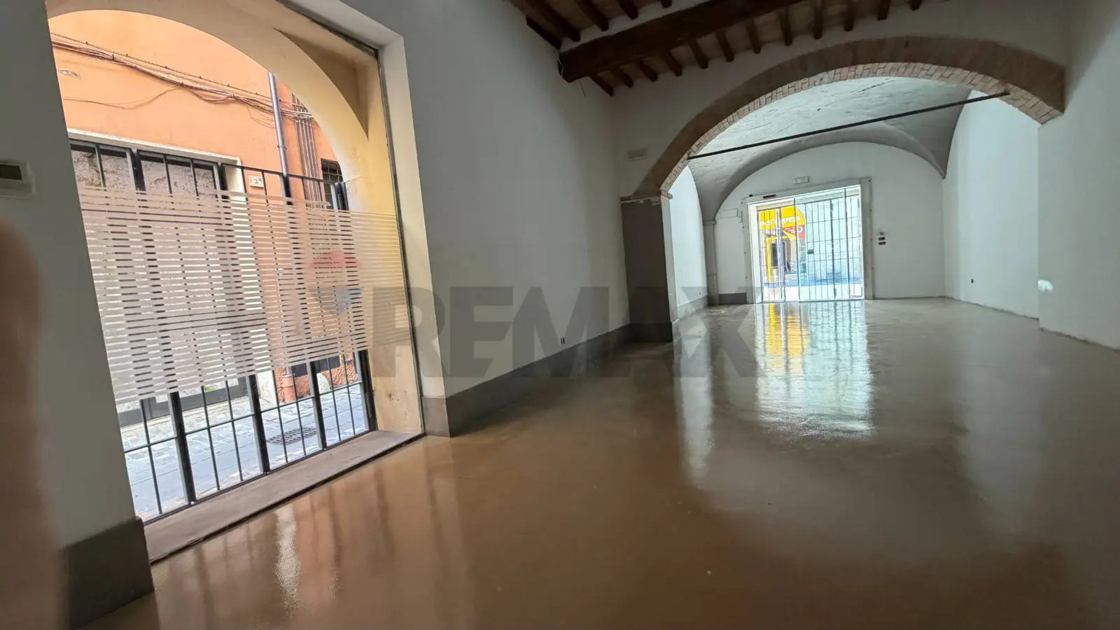Locale Commerciale in Affitto a Foligno