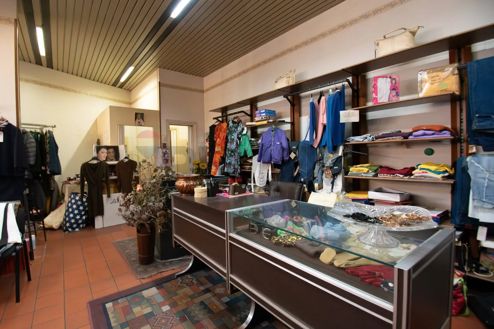 Negozio in Affitto a Sale Marasino