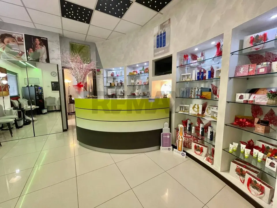 Ufficio in Vendita a Villa Guardia