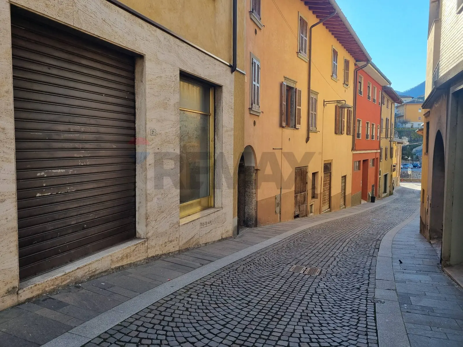 Locale Commerciale in Vendita a Vertova