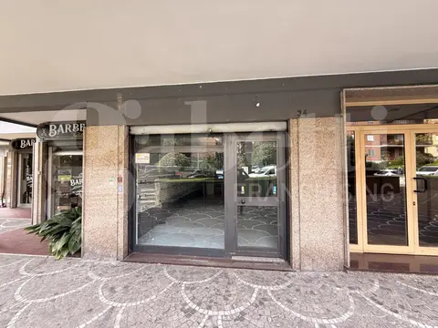 Negozio in Via Vincenzo Renieri 34, Roma (RM)
