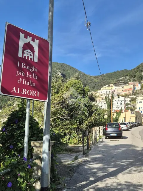 Trilocale in affitto a Vietri Sul Mare